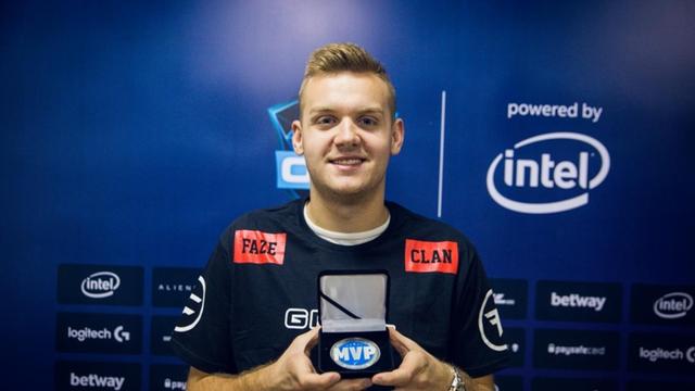 【战报】重庆狼队 3-0 XYG：重庆狼队零封XYG，向鱼金蝉首秀展现强劲实力